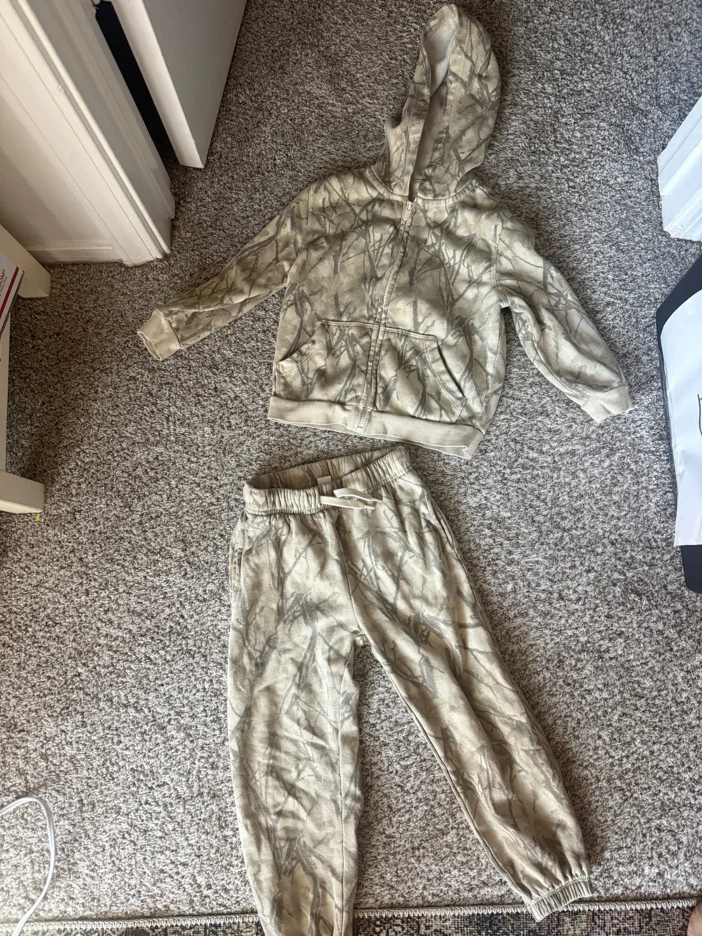 Old Navy Kids Beige/Tan Camo Hoodie & Jogger Set 4T
